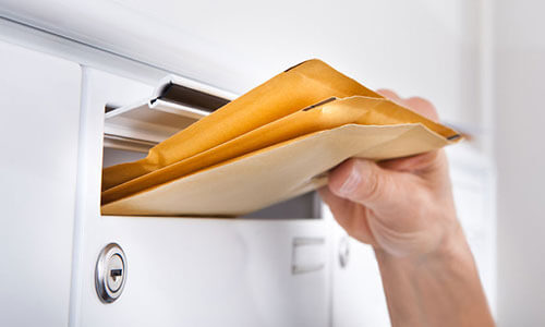 Nom sur plaque de boite aux lettres